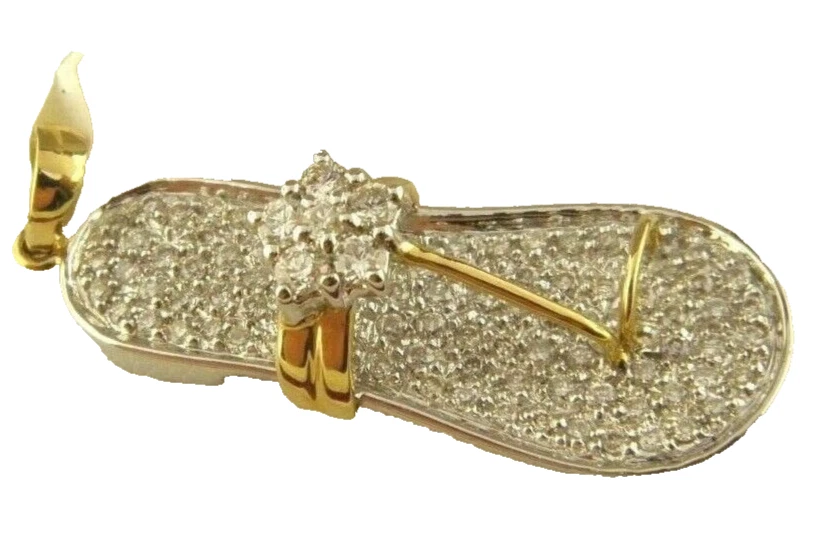 Colgante/dije de zapato con solapa abatible de diamante natural KTD en oro macizo de 14 K dos tonos Foto 2 de 4