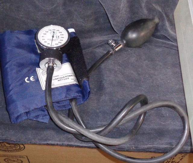 Gently Used Classic Sphygmomanometer Artery Blood Pressure Measuring Cuff VGC eBay