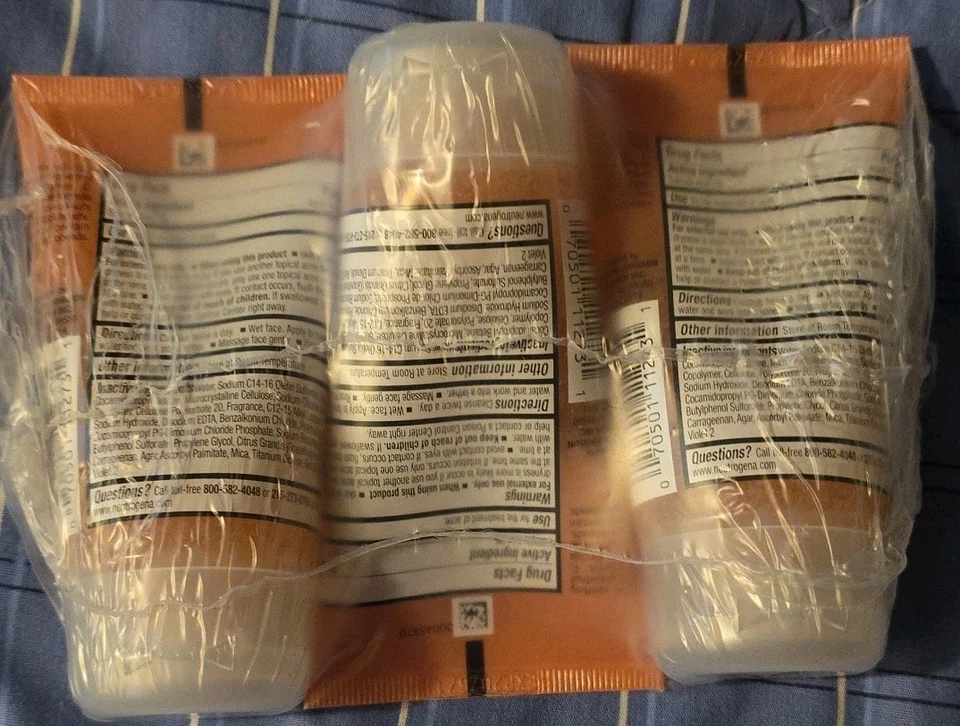 Neutrogena Oil Free Acne Wash Pink Grapefruit Foaming Scrub 4.2oz (3Pack)  11/26 - Image 2 of 3