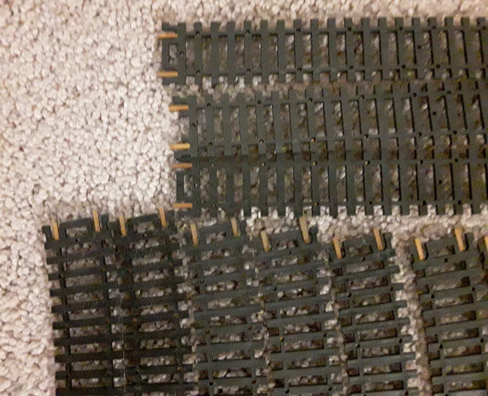 Atlas HO Scale Snap Track Train Tracks plus Derailer Lot of 15-straight + curved - Image 4 of 4