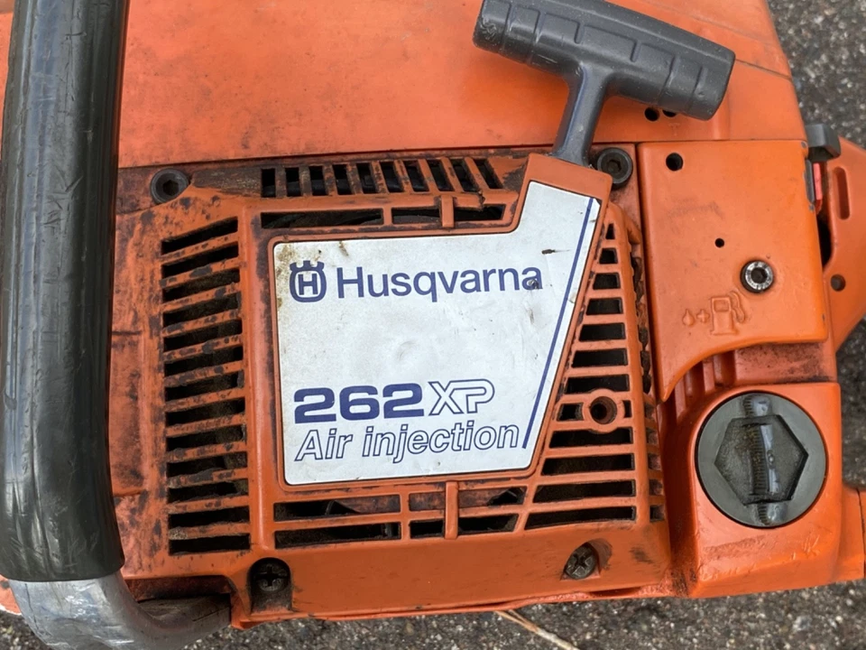HUSQVARNA 262XP Chainsaw, with 18"bar and cover. Classic hard to find saw! - Image 4 of 4