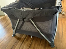 Nuna Cove Aire Travel Crib Excellent Condition