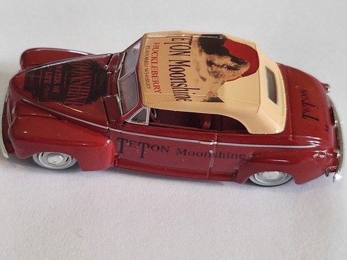 Johnny Lightning TETONMoonshine 1946 FORD convertible club coupe custom - Picture 5 of 7