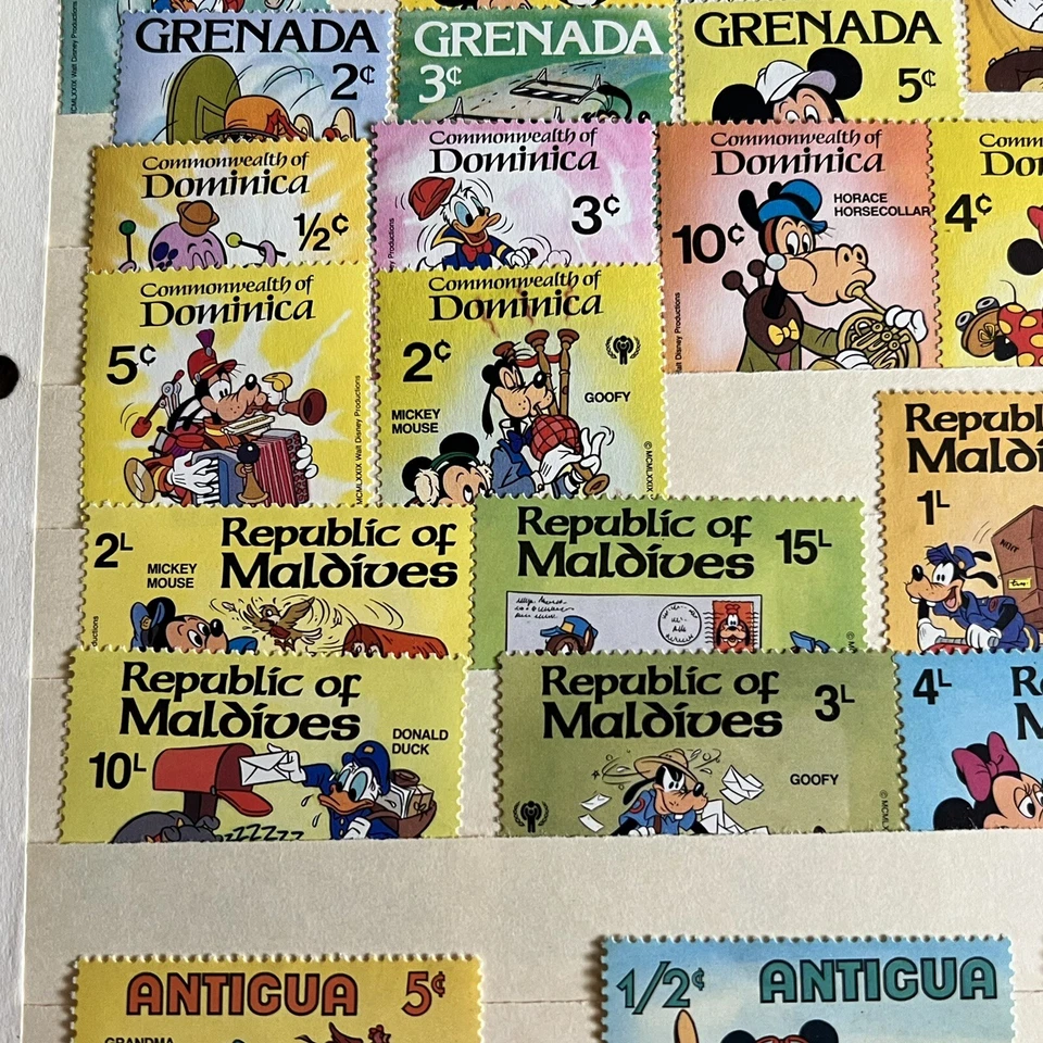 ENORME LOTE DE SELLOS DE PERSONAJES DE DISNEY OMNIBUS COMO NUEVOS EN PÁGINA DE STOCK MICKEY MOUSE Foto 4 de 4