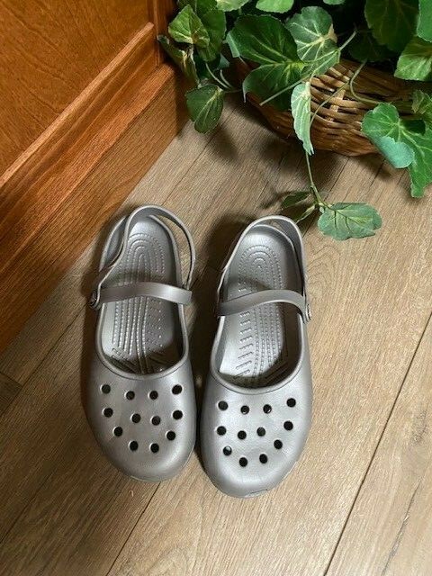 crocs shayna mary jane sandals ladies