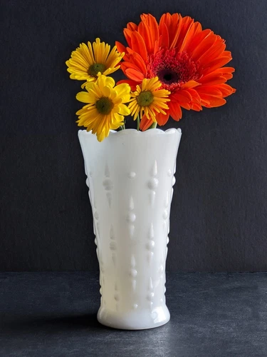 Anchor Hocking Milk Glass Vase MCM VTG Excellent Condition No Chips or Cracks