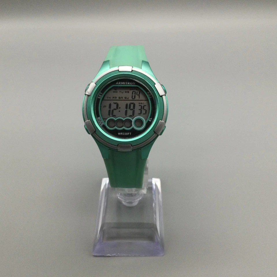 Reloj digital deportivo Armitron Pro para mujer 36 mm 100 M retroiluminación verde tono plata Foto 2 de 4