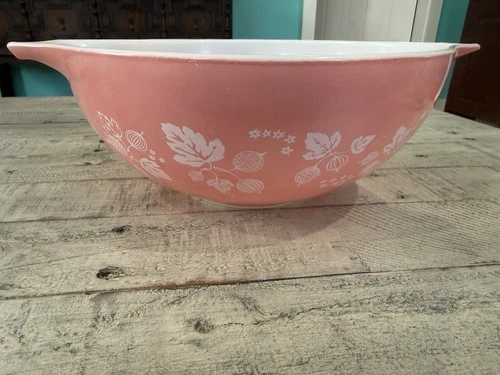 MCM PYREX Pink Gooseberry Cinderella 4 Quart Glass Mixing Bowl #444