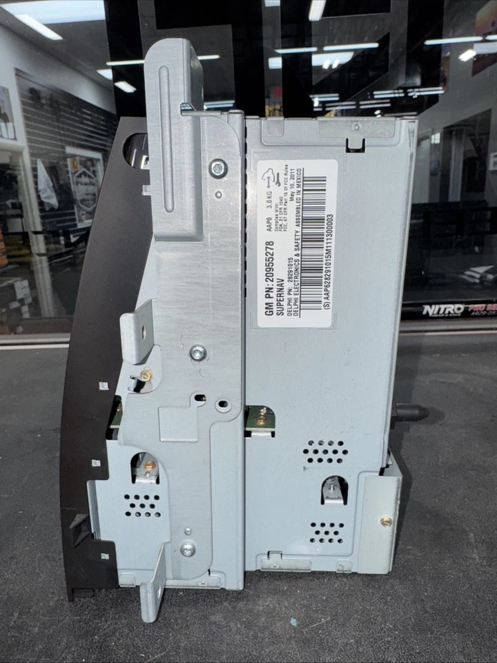 CADILLAC ESCALADE RADIO AUDIO RECEIVER HEAD UNIT WITH DISPLAY 20955278 - image 2 of 4