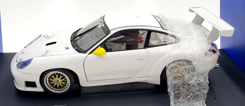 Autoart 1/18 Scale Diecast 77821 - Porsche 911 GT3R - White - Image 3 of 4