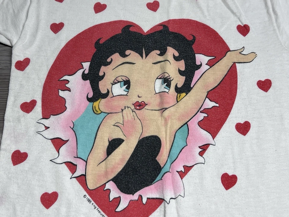 Vintage 80s Betty Boop T-Shirt Perfect Fade All Over Hearts Size S Made in USA - Image 3 of 4