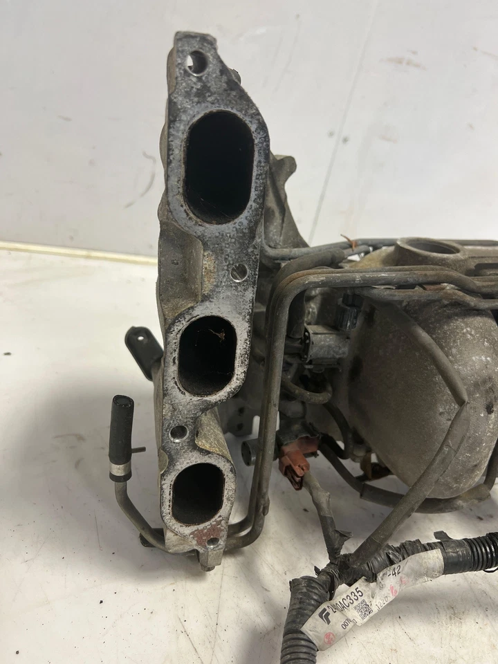 2002 - 04 Subaru Outback Впускной коллектор 3.0л 6 Cyl DOHC ONLY OEM 14001AB174 - Изображение 4 из 4