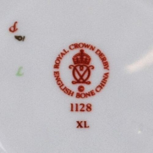 Taza de té y platillo Royal Crown Derby 1128 Old Imari Elizabeth con patas vintage '77 - Imagen 11 de 13