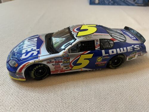 1:24 scale Kyle Busch #5 Lowe’s, 2004 Monte Carlo Club Car - Picture 1 of 4