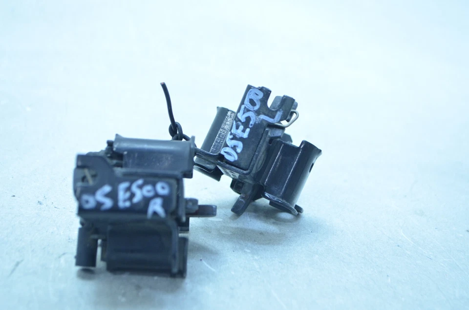 03-09 MERCEDES-BENZ W211 E500 JUEGO DE PESTILLOS DE BLOQUEO INFERIOR CAPÓ DELANTERO IZQUIERDO/DERECHO OEM Foto 4 de 4