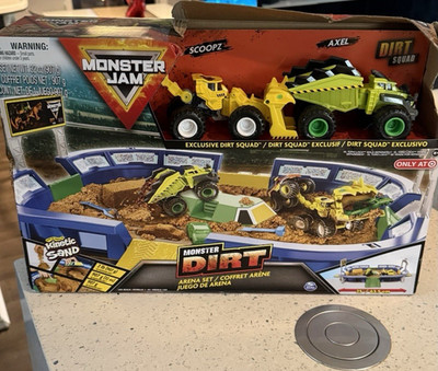 Spin Master Monster Jam 1:64 Monster Dirt Arena Set Exclusive Dirt Squad