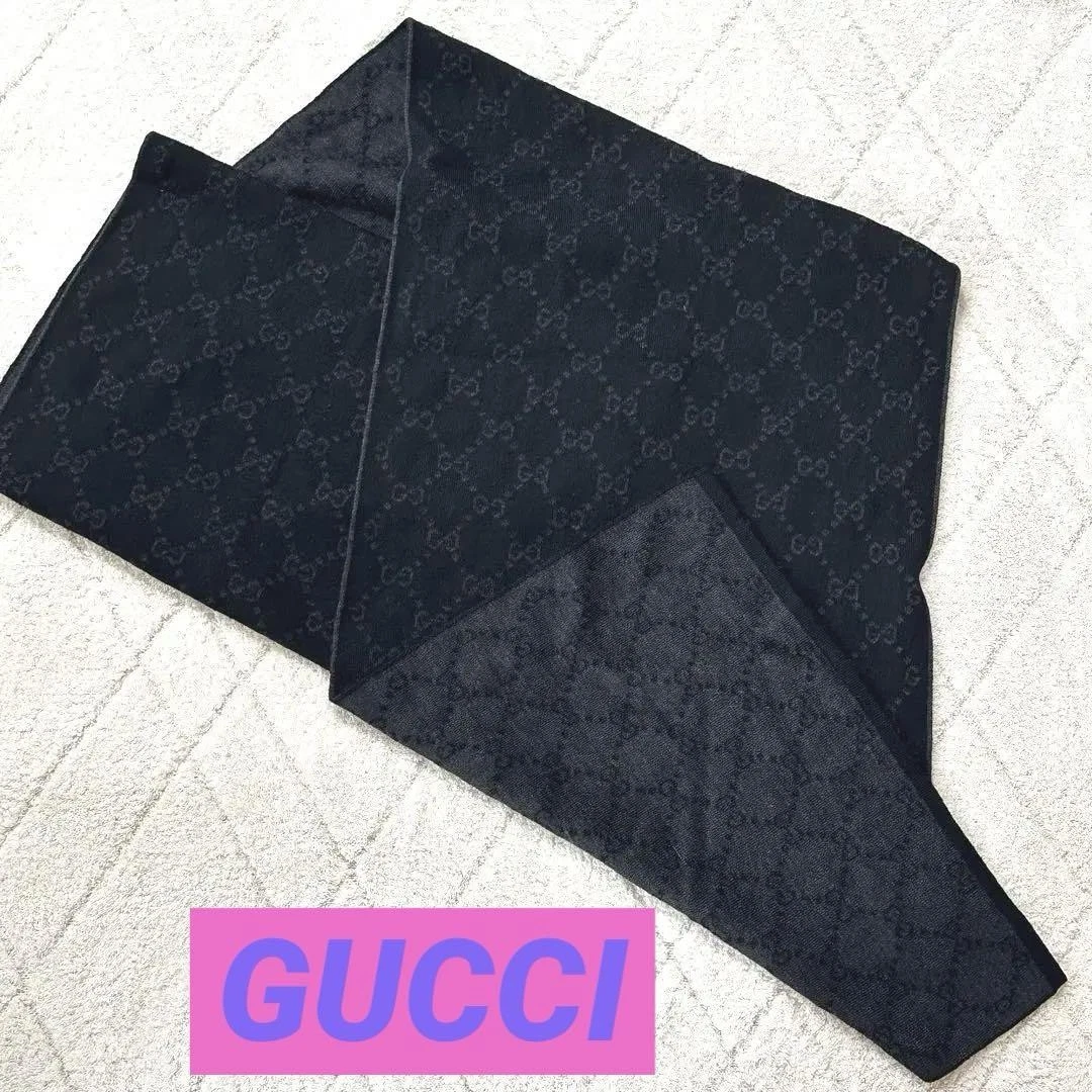 Étole écharpe GUCCI noire en laine mélangée motif GG avec petits trous 14,96x67,32