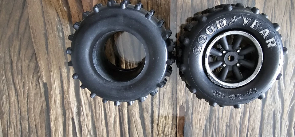 Graupner Kyosho Datsun, Baja Body, Rowdy Baja Buggy Ersatzreifen - Bild 3 von 4