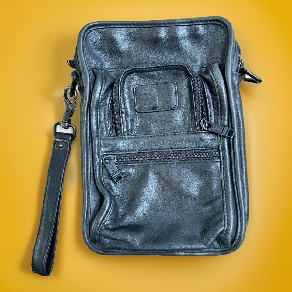 Bolso de Viaje Tumi Bandolera Pasaporte Adulto Pequeño Negro Cuero Genuino Cremallera Eslinga Foto 2 de 4