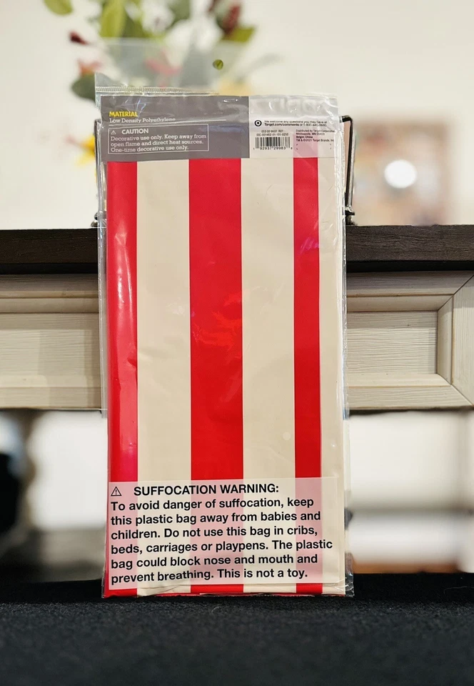 Cubierta de mesa Spritz Pirate Cove - Rayas rojas y blancas (52"x 84") - Paquete de 6 Foto 2 de 4