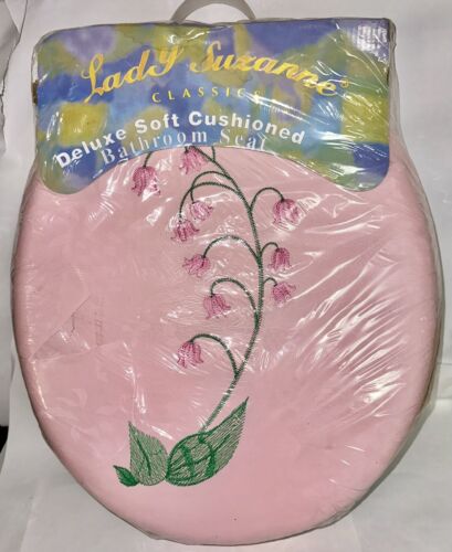 Neuf avec étiquettes siège de salle de bain brodé vintage Lady Suzanne rose floral doux rembourré - Photo 1 sur 4
