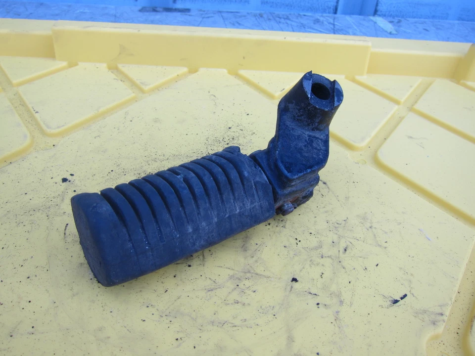 Kawasaki KZ440D 1981 OEM REPOSAPIÉS DELANTERO CLAVIJA PASO A PASO Foto 3 de 4