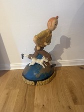 Tim+Struppi auf Globus, groß