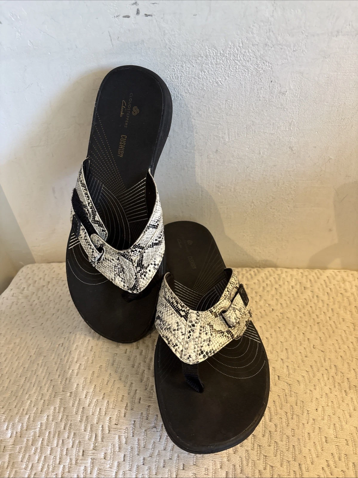 CLARKS Clark’s Infradito Donna Breeze Sea Cloudsteppers Nero Bianco Serpente Taglia 7 Ottime Condizioni