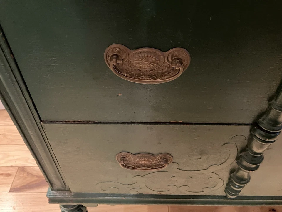 Cómoda antigua verde oliva *CON RUEDAS* Foto 4 de 4