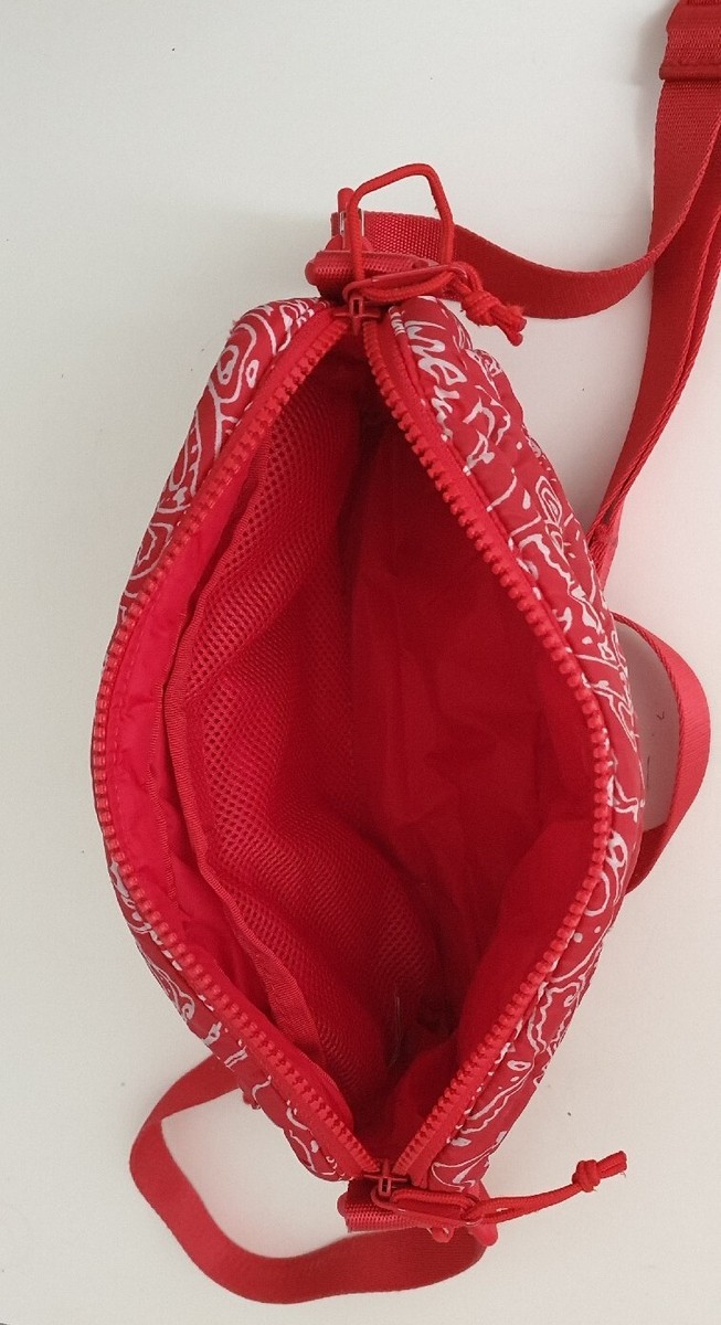 FW22 Supreme puffer side bag Red Paisley Water Resistant FW22 Supreme puffer side bag Red Paisley Water Resistant
