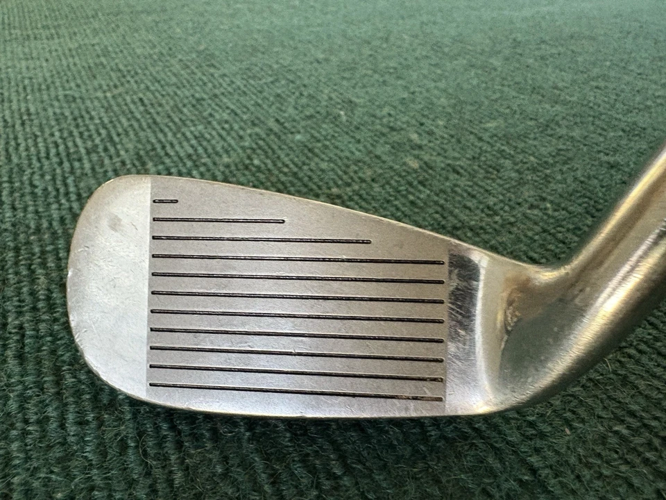 Astilladora MacGregor Grass-N-Sand System 27* - derecha, 36”, eje de acero con agarre original Foto 3 de 4