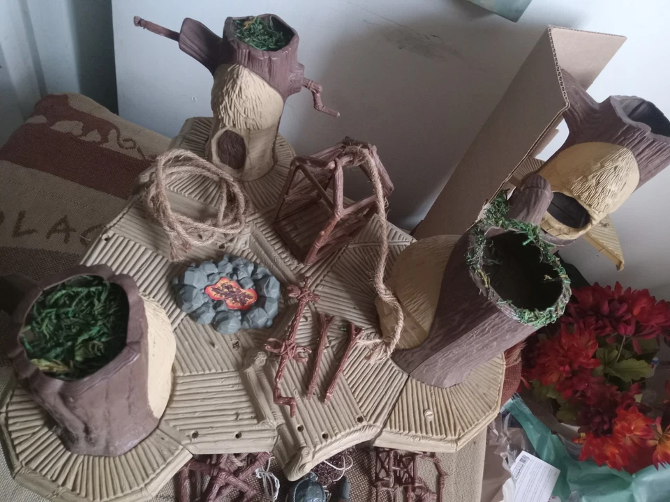 De colección 1983 Kenner Star Wars EWOK VILLAGE Treehouse Juego 100% COMPLETO Extra  Foto 4 de 4