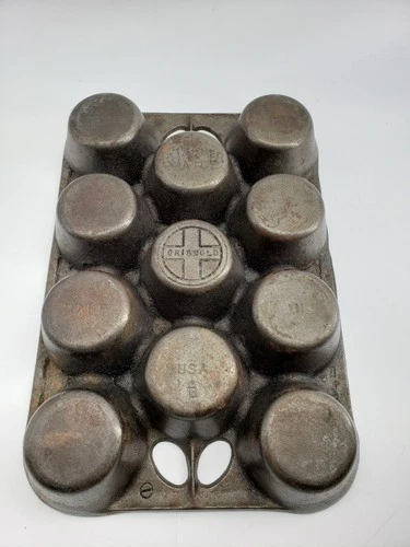 Vintage Griswold Wagner Ware 11 Cup Cast Iron Muffin Pan