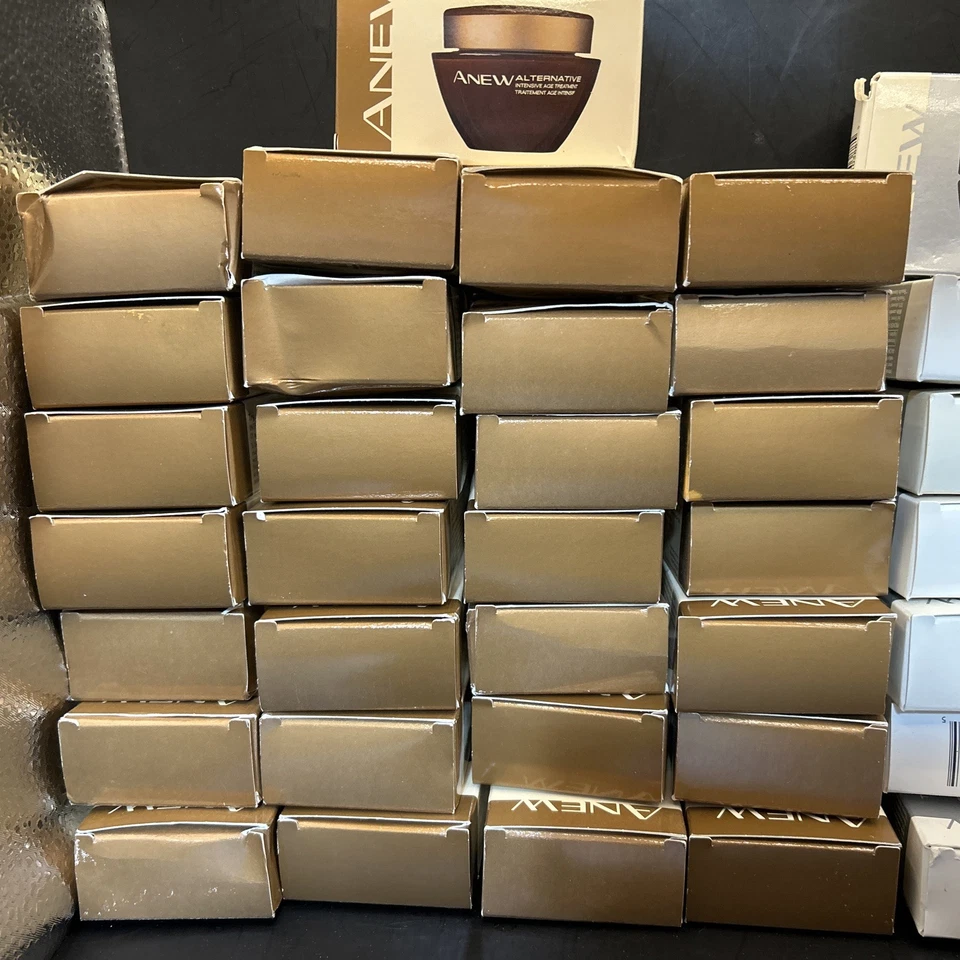 VENTA INMOBILIARIA UN GRAN LOTE DE COLECCIÓN AVON NUEVA LOCIÓN ¡Mira las fotos! Foto 2 de 4