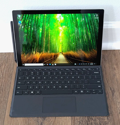 Microsoft Surface Pro 5  Core i7-7660U / 8GB RAM / 160GB Windows 10 Pro