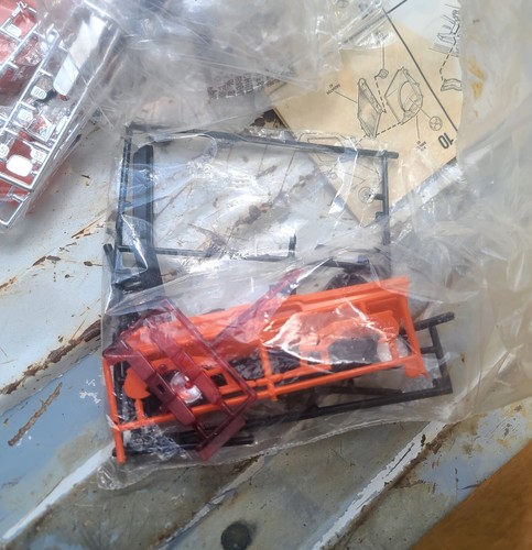 Monogram 69 Chevy Camaro 1:12 Scale Model Kit - Orange (2802) No Box - 第 11/11 張圖片
