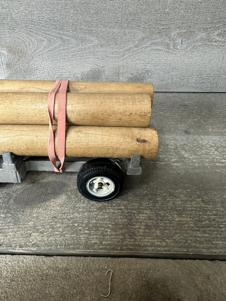 "Camión de troncos Hubley 1490 vintage con troncos de madera metal azul EE. UU. 7"" X 3""" Foto 2 de 4