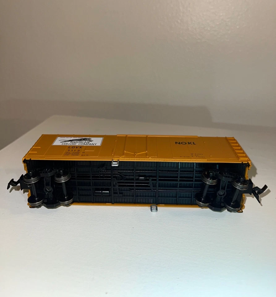 Atlas HO Trainman 40’ Plug Door Boxcar- American Colloid Panther Logo 7113 - Image 3 of 3