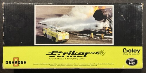 OshKosh Striker 3000 Airport Main Battle 6X6 Fire Truck Green 1:48 DIECAST Truck - Picture 9 of 12
