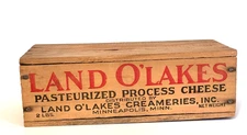 VINTAGE LAND-O- LAKES CHEESE BOX. MEASURES 8" BY 4".  VERY NICE! UNUSUAL SIZE.