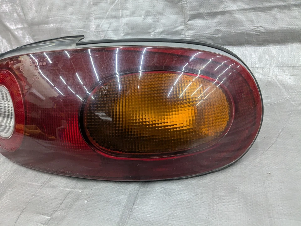 Luz trasera derecha pasajero Mazda MX-5 Miata 1990-1997 97NASU 90-97 Foto 2 de 4