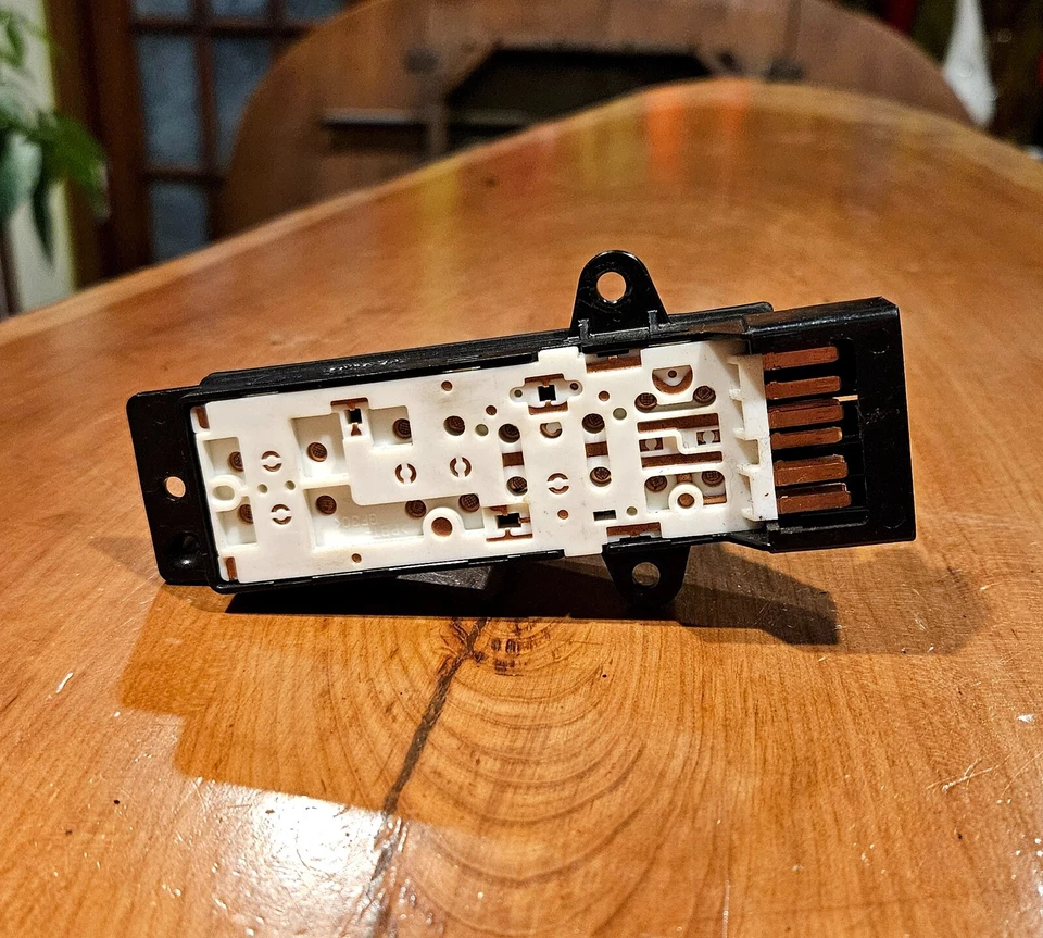 2003-2008 Mazda6 Mazda 6 Front Left Driver Seat Control Switch 188963 OEM - Image 2 of 3