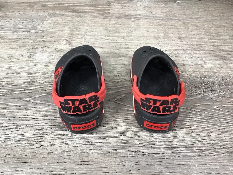 Детские сабо Crocs C9 Star Wars Darth Vader размер 9 черные/красные без шнуровки Disney - Изображение 3 из 4