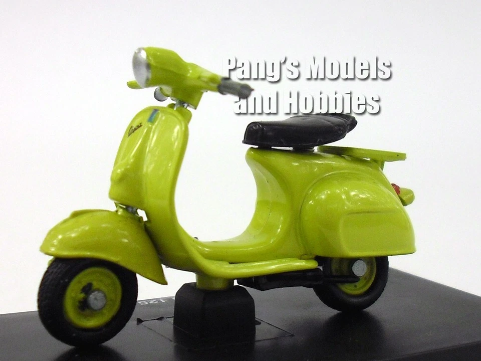 Литая металлическая модель скутера Vespa 125 1960 масштаб 1/32 от NewRay - Изображение 4 из 4
