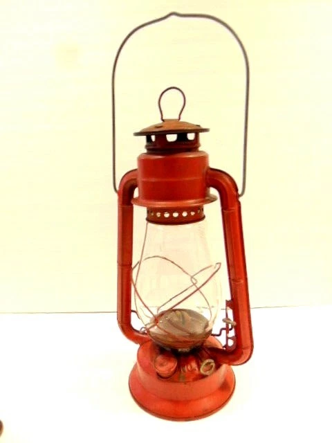 pre owned red Dietz Junior No. 20 kerosene lantern with clear glass globe