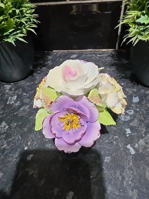 Royal Stratford Bone China Flower Bouquet Handarbeit Figur.