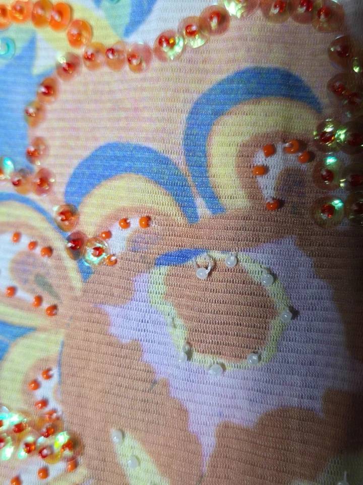 Top de malla floral adornado con lentejuelas para mujer talla mediana Y2K hada arte maravilloso transparente Foto 4 de 4