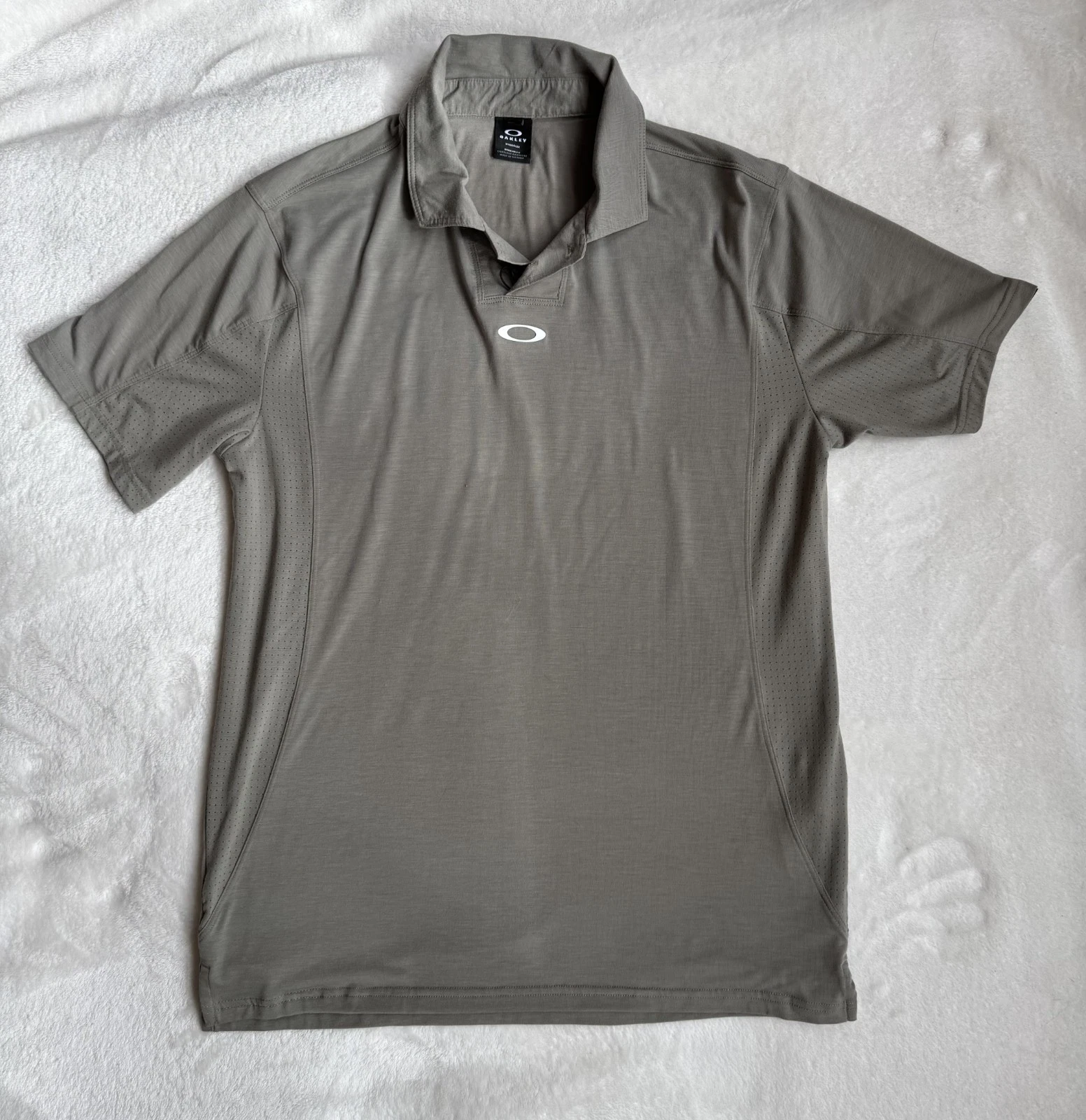 Oakley Men's Small Grey Collar Short Sleeve pullover golf athletic shirt