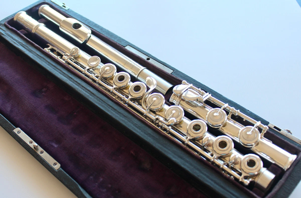 LOUIS LOT FLUTE solid silver original case recent overhaul