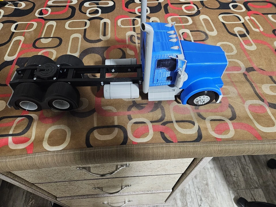 3d printed W900 Kenworth - Image 3 of 3